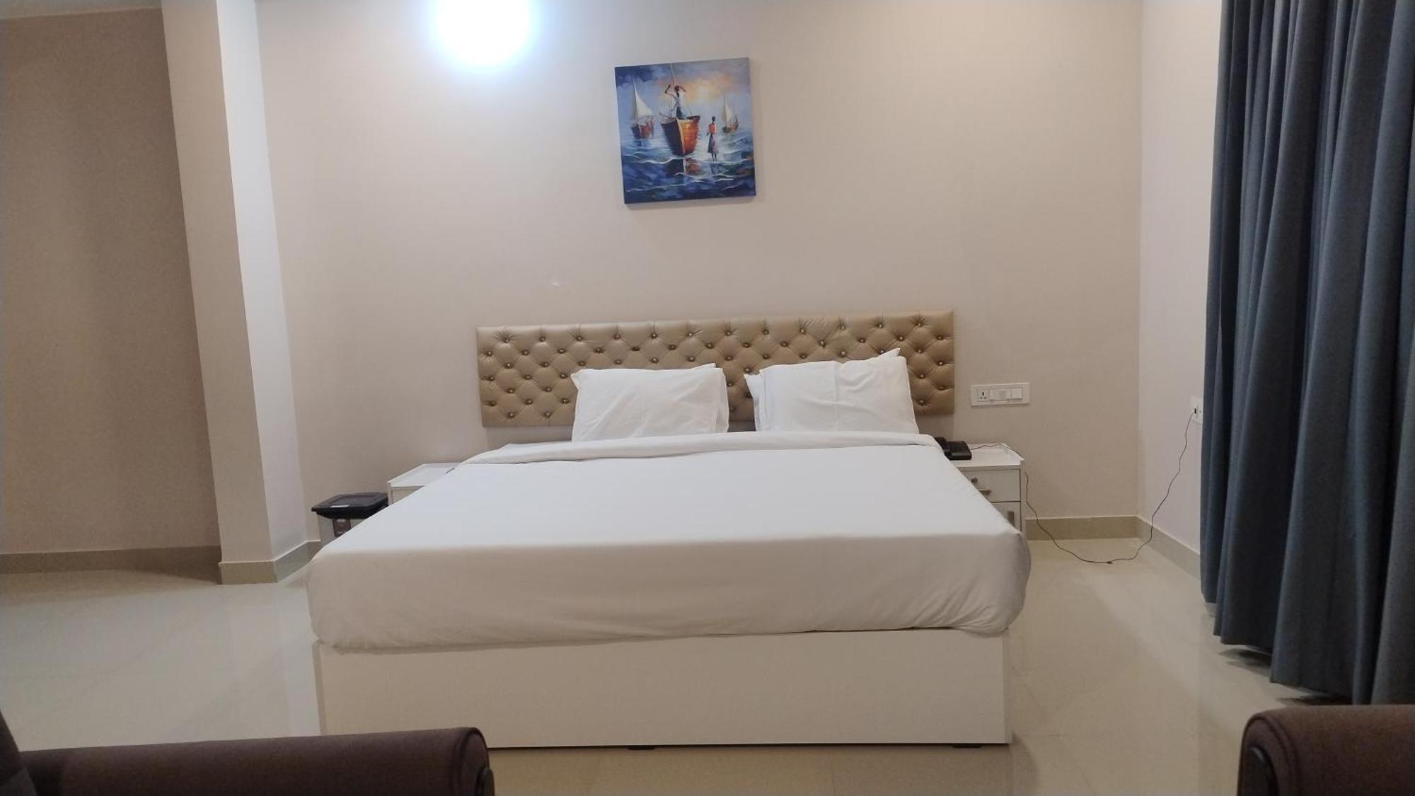 Gateway Airport Hotel Kannur Exterior photo